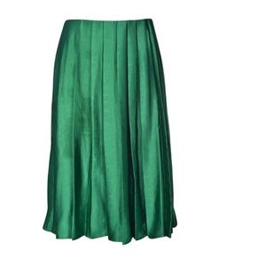 Green pleated skirt with satin feel